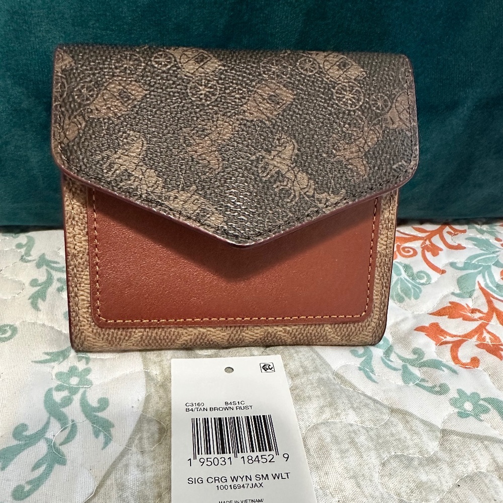 Coach Wyn Small Wallet With Horse And Carriage Print